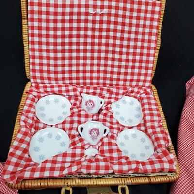 Raggedy Ann Tea set in basket 