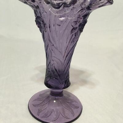 Fenton Art Glass Purple Ruffled Vase With Daffodils 