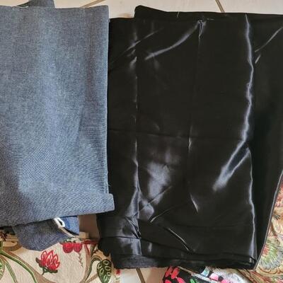 Lot 326: Tote of Assorted Fabrocs #6