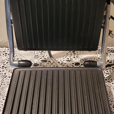 Lot 334: Wolfgang Puck Grill