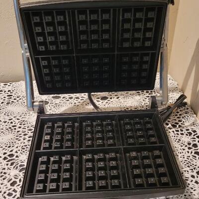 Lot 341: Villaware Belgian Waffle Maker
