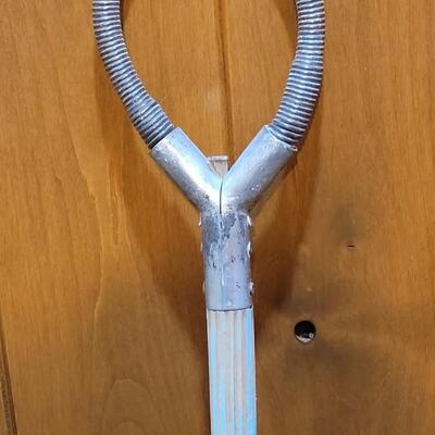 Lot 355: Vintage Dust Master Rug Beater with Light Blue Handle