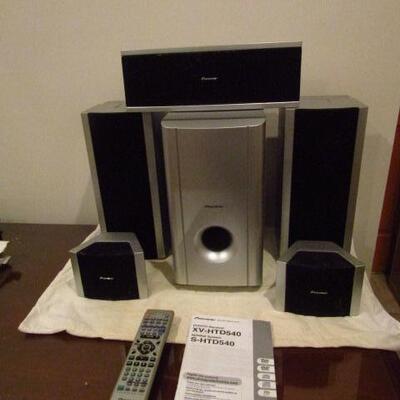 Pioneer DVD/CD Receiver (XV-HTD540) and Speakers (S-HTD540) with Remote (Untested)