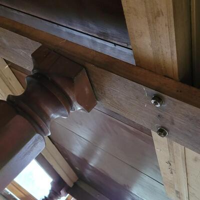 Lot 360: Cherry Wood Dining Table (has 3 total Leaves)