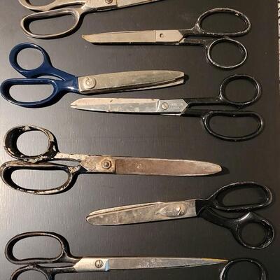 Lot 366: Vintage Black (and one blue) Handle Scissors lot