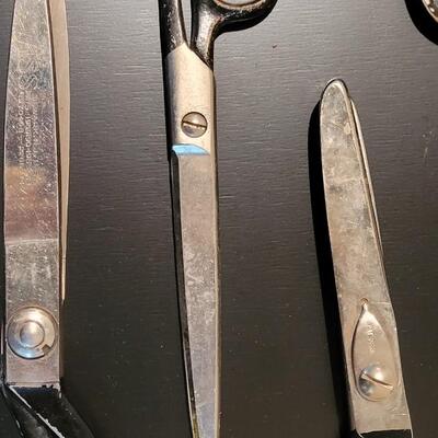 Lot 366: Vintage Black (and one blue) Handle Scissors lot
