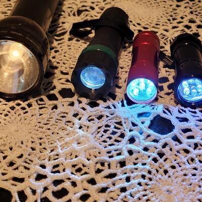 Lot 373: Maglite & other Flashlights lot