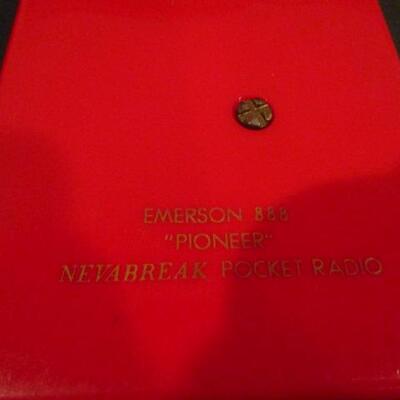 Vintage Emerson 888 'Pioneer' Nevabreak Pocket Radio (Untested)