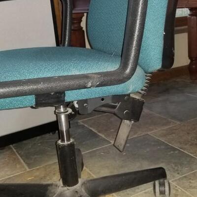Lot 384: Office Chair - Has tips in Back rest