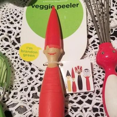 Lot 390: New Fun face Kitchen Utensils 