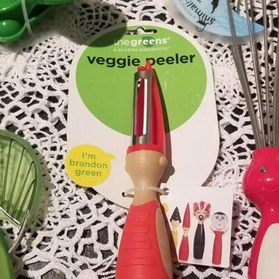 Lot 390: New Fun face Kitchen Utensils 
