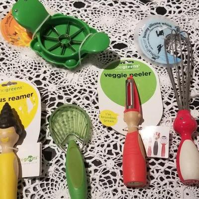 Lot 390: New Fun face Kitchen Utensils 