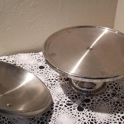 Lot 393: Covered Pedastal Serving Dish