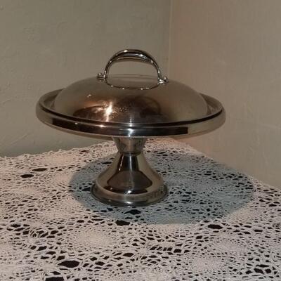 Lot 393: Covered Pedastal Serving Dish