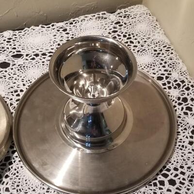 Lot 393: Covered Pedastal Serving Dish