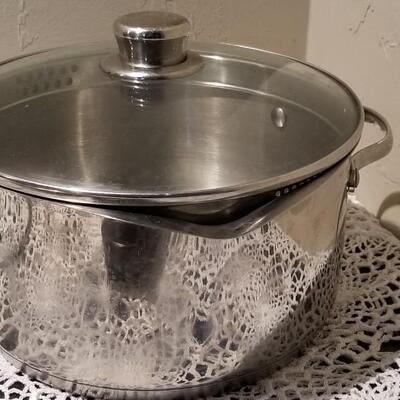 Lot 396: Wolfgang Puck Pressure Cooker, Pot with Lid and Omlette Pan Lot 