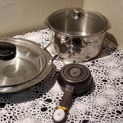 Lot 396: Wolfgang Puck Pressure Cooker, Pot with Lid and Omlette Pan Lot 