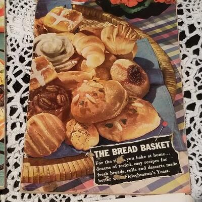 Lot 410: Vintage CookbooksLot
