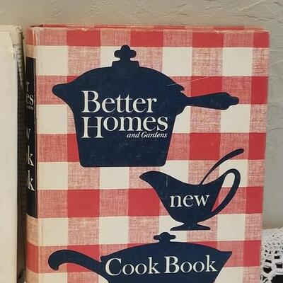 Lot 412: Vintage Cookbooks Lot