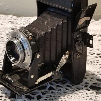 Lot 420: 1929 VoitgtlÃ¤nder Bessa Bellows Camera