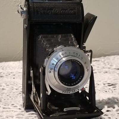 Lot 420: 1929 VoitgtlÃ¤nder Bessa Bellows Camera