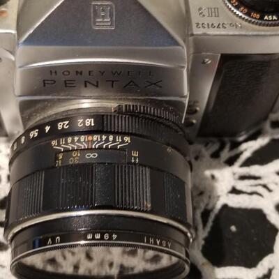 Lot 422: Vintage Honeywell Pentex 35mm Camera with Case