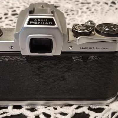 Lot 422: Vintage Honeywell Pentex 35mm Camera with Case