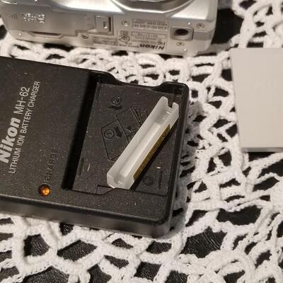 Lot 423: Nikon CoolPix P2 Digital Camera