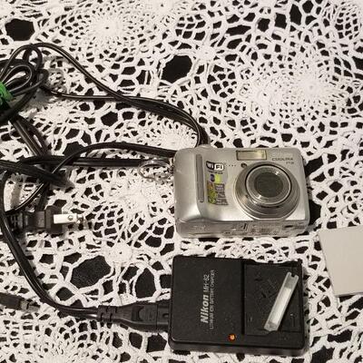 Lot 423: Nikon CoolPix P2 Digital Camera