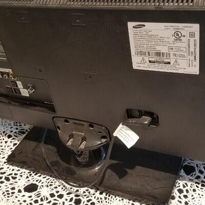 Lot 424: Samsung Flatscreen HDMI 26" TV with Manual 