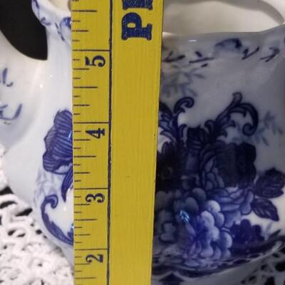 Lot 427: Antique Blue & White Flow Teapot 