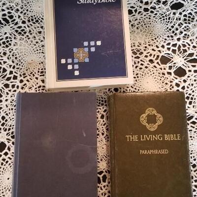 Lot 434: NIV Study Bible, The Living Bible and the Bible - The Message 