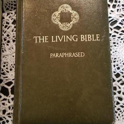 Lot 434: NIV Study Bible, The Living Bible and the Bible - The Message 