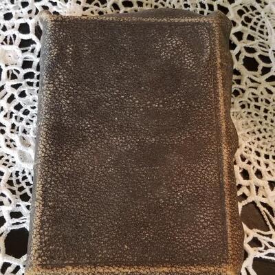 Lot 439: Antique 1800's Teachers Edition Holy Bible