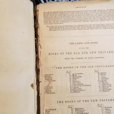 Lot 439: Antique 1800's Teachers Edition Holy Bible