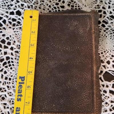 Lot 439: Antique 1800's Teachers Edition Holy Bible