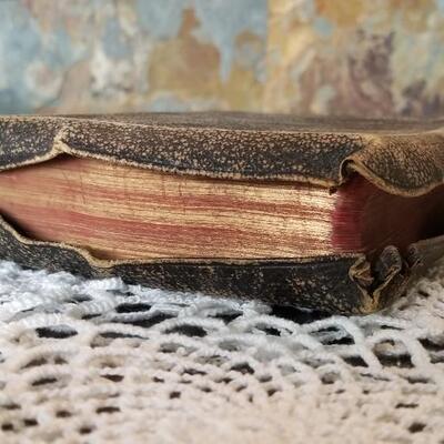 Lot 439: Antique 1800's Teachers Edition Holy Bible