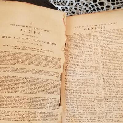 Lot 439: Antique 1800's Teachers Edition Holy Bible
