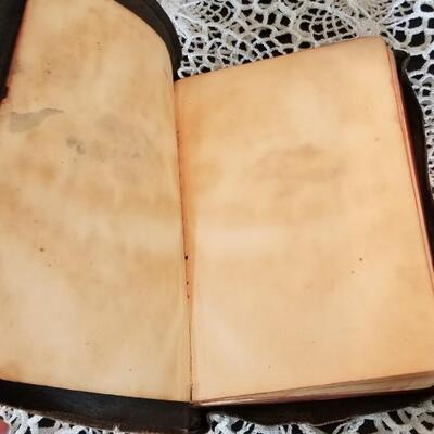 Lot 439: Antique 1800's Teachers Edition Holy Bible
