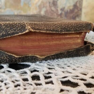 Lot 439: Antique 1800's Teachers Edition Holy Bible