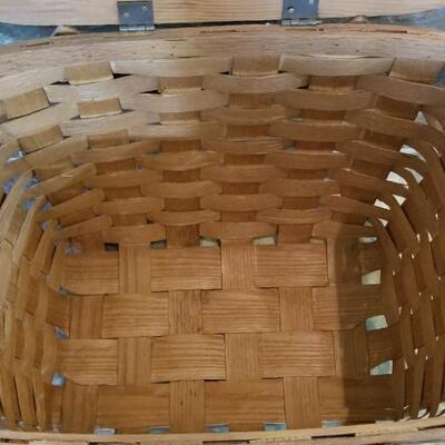 Lot 445: Vintage Picnic Basket