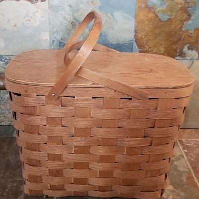 Lot 445: Vintage Picnic Basket
