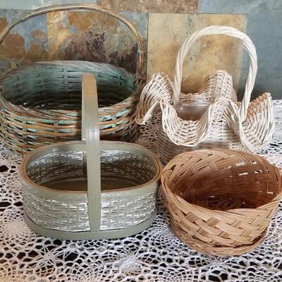 Lot 448: Turquiose, White, Moss Green and Natural Basket Lot