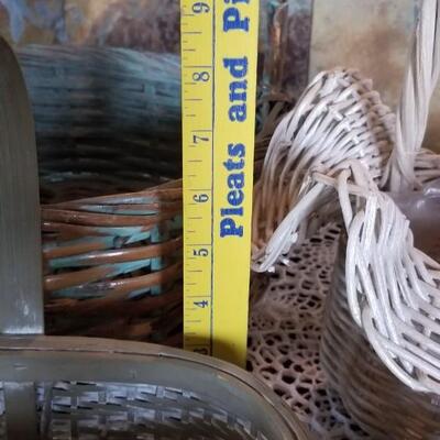 Lot 448: Turquiose, White, Moss Green and Natural Basket Lot