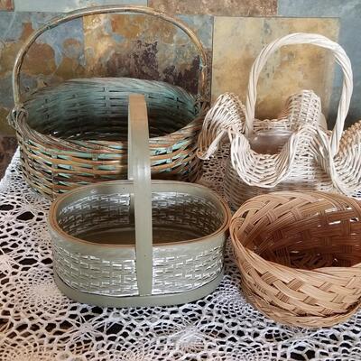 Lot 448: Turquiose, White, Moss Green and Natural Basket Lot