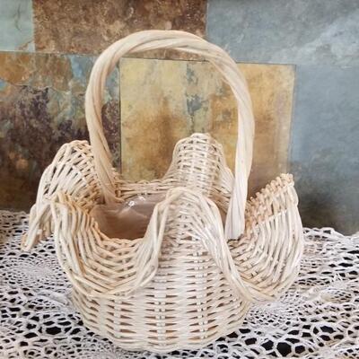 Lot 448: Turquiose, White, Moss Green and Natural Basket Lot