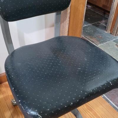 Lot 452: Vintage Mid Century Modern Office Chair by REMINGTON RAND 31" x 16" x 16"