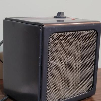 Lot 477: Small TOASTMASTER Heater/Fan 