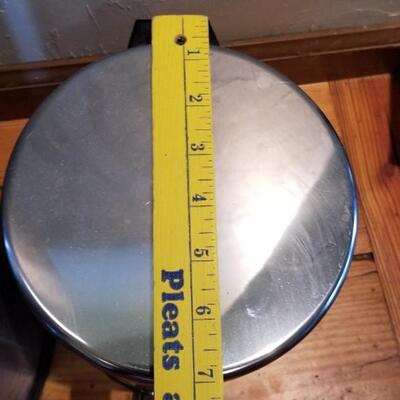 Lot 486: Stainless Trash Cans - Kitchen & Bathroom
