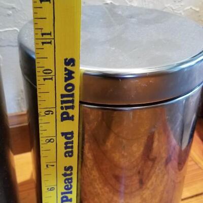 Lot 486: Stainless Trash Cans - Kitchen & Bathroom